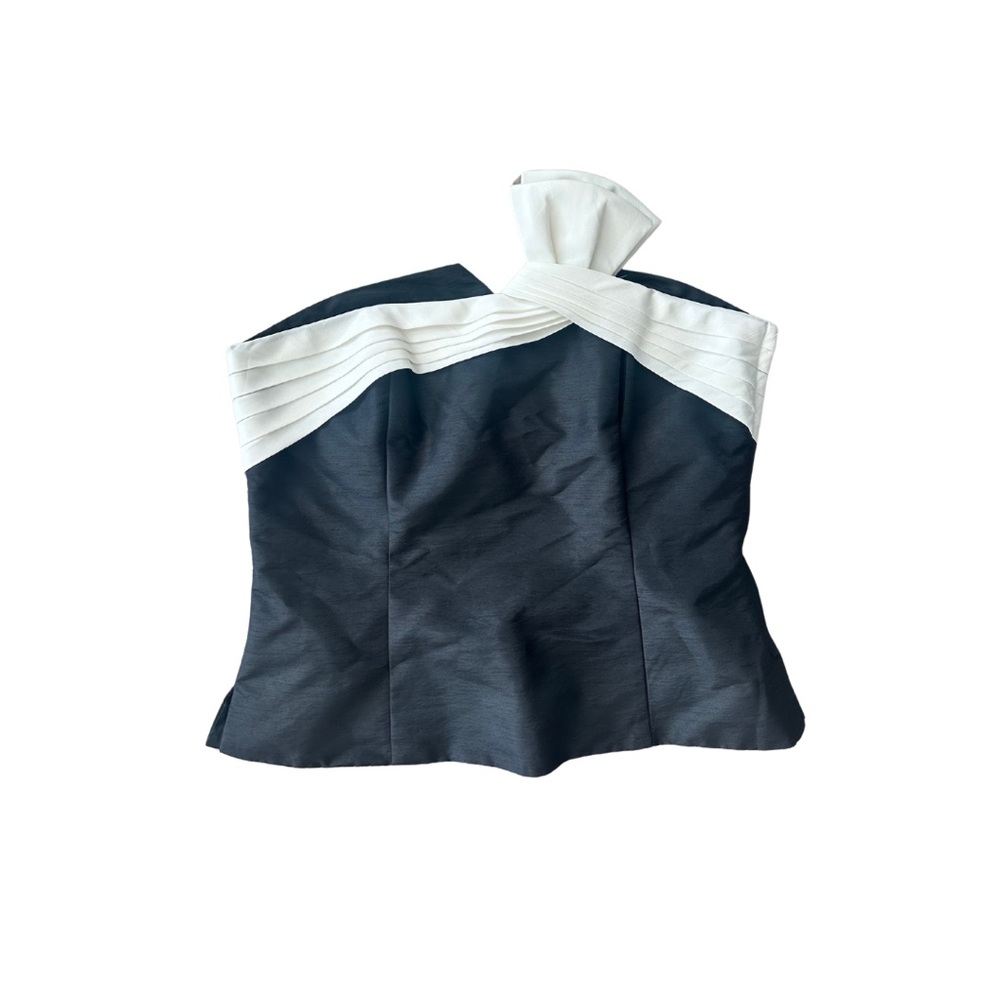 WHITE HOUSE | BLACK MARKET  Strapless tuxedo top Size 6